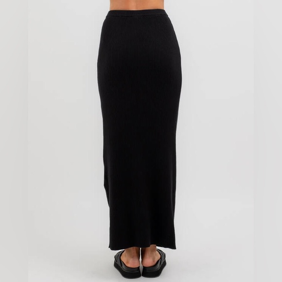 Mooloola Ribbed Button Slit Maxi-Skirt - Picture 4 of 13